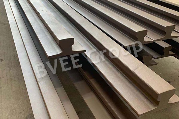 YB33 rail clip assembly